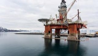 مجمع تناجيب النفطي التابع لشركة أرامكو السعودية في الخليج العربي