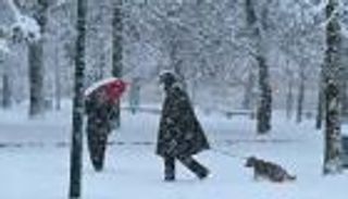 الثلوج تقتل اطفائي وتصيب امرأة في إيطاليا