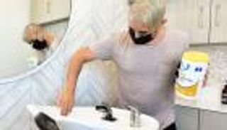 مفاجأة.. تعقيم الأسطح ليس أهم إجراءات مكافحة كورونا