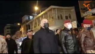 الكاظمي برفقة قادة أمنيين خلال جولة ليلة أمس ببغداد