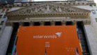 وول ستريت تحلق لمستويات قياسية بعد تصديق ترامب على التحفيز