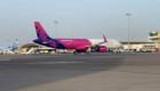 رسميا.. "ويز إير أبوظبي" تدشن أولى رحلاتها في هذا التوقيت