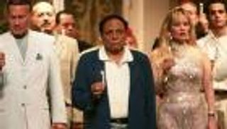 أول عرض لآخر مسرحيات عادل إمام "بودي جارد" 