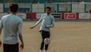 الأهلي المصري.. كورونا يترك لاعبين ويطارد آخر.. وتحديد مدة غياب طاهر