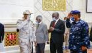 كلاب بوليسية وأجهزة حديثة لضبط فوضى السلاح بالسودان