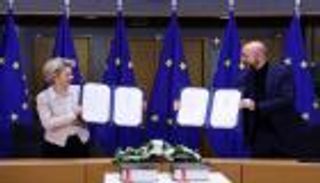 بريكست في المحطة الأخيرة.. توقيع واحد ينتظر "الاتفاق التجاري"