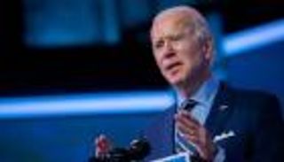 بايدن يعلق على خطة ترامب لتلقيح الأمريكيين ضد كورونا