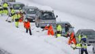 عاصفة ثلجية قوية تجتاح اليابان