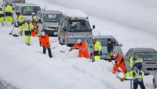 عاصفة ثلجية تجتاح اليابان