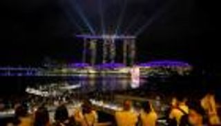 بالصور.. سنغافورة تحتفل بعرض ضوئي في رأس السنة