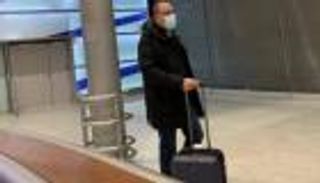 "عطلة" المشيشي في باريس تثير الجدل بتونس