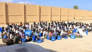 مهاجرون بمراكز احتجاز بطرابلس - أرشيفية