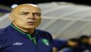 مدرب الأهلي السعودي يفسر التعثر أمام العدالة