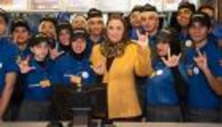 أول مطعم في مصر طاقمه من ضعاف السمع