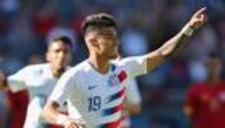 احتفال كوبي براينت يزين أول فوز لمنتخب أمريكا في 2020