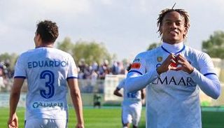 الهلال يستعيد صدارة الدوري السعودي