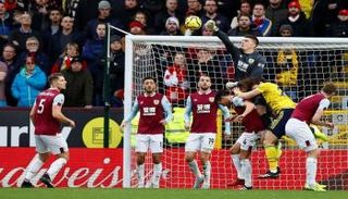 من مباراة بيرنلي وأرسنال