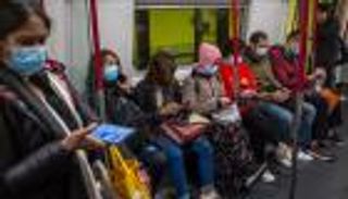 وفاة 305 بـ"كورونا" و3 دول تحظر دخول وافدين من الصين