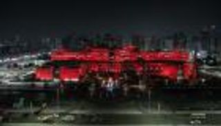 "هيا ووهان".. معالم أبوظبي تضاء باللون الأحمر تضامنا مع الصين