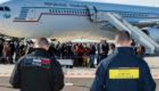 وصول طائرة تقل 250 شخصا من الصين إلى فرنسا