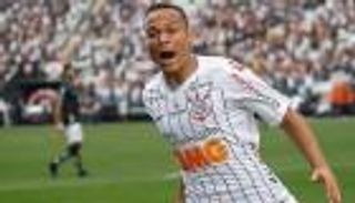 بالفيديو.. احتفال جنوني يقود لاعبا للطرد في البرازيل