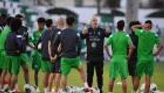 أهلي جدة يستهدف مدربا صربيا حال إقالة جروس