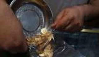 الذهب.. ملاذ الإيرانيين بعد تدهور الاقتصاد المحلي