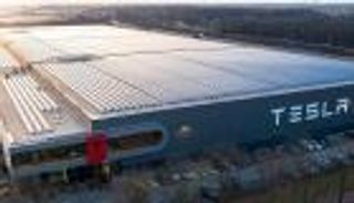 اكتشاف 7 قنابل أسفل مصنع تسلا في ألمانيا