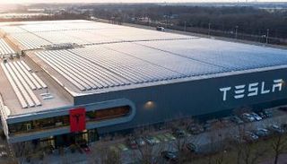 العناية الإلهية تنقذ مصنع تسلا في ألمانيا من الدمار