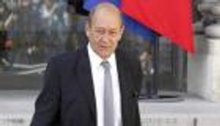 باريس تطالب إيران بإطلاق سراح فرنسيين تحتجزهما بسجونها