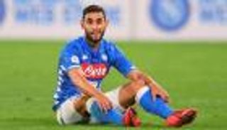 نابولي يطيح بالجزائري غلام من قائمة دوري أبطال أوروبا