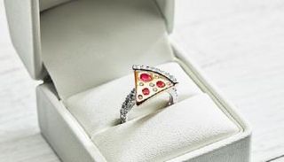 قيمة الخاتم تبلغ 9 آلاف دولار