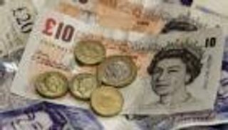 مخاوف التصادم تهوي بالإسترليني لأدنى مستوى في 50 يوما