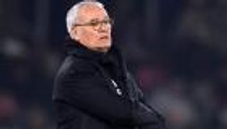 رانييري يتهم حكما بالتسبب في هتافات مسيئة لنابولي