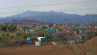 أحد مخيمات النزوح بمنطقة البيرين اليمنية - أرشيفية