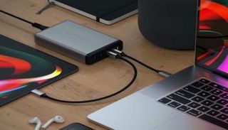  شاحن Pro USB-C PD Desktop Charger