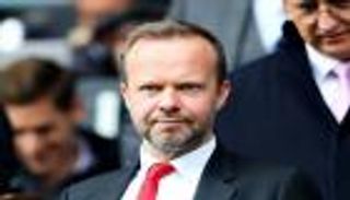 جماهير مانشستر يونايتد تتوعد نائب رئيس النادي بـ"البيض"