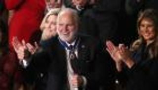 ترامب يمنح الإذاعي راش ليمبو أعلى وسام مدني