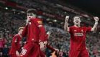 "الفار" والشباب يعاندان رفض ليفربول لكأس الاتحاد الإنجليزي