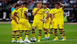 رويس مع لاعبي دورتموند