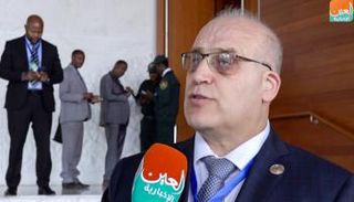  وزير العمل الفلسطيني نصري أبو جيش