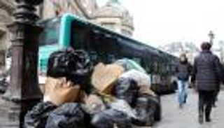 الإضرابات الفرنسية تغرق باريس ومارسيليا في القمامة