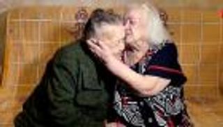 أول لقاء منذ 78 عاما.. كلتاهما اعتقدت وفاة الأخرى في حرب ستالنجراد