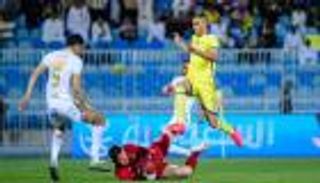 الفتح يعطل النصر ويقدم هدية ثمينة للهلال بالدوري السعودي