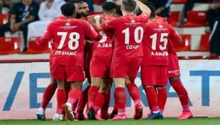 احتفال لاعبي شباب الأهلي في اللقاء