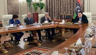 فايز السراج يجتمع مع مؤسسة 