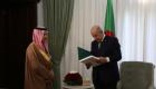 العاهل السعودي يدعو الرئيس الجزائري لزيارة المملكة