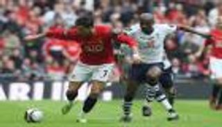 زوكورا لاعب توتنهام السابق فخور بتوهج صلاح ومحرز في البريمييرليج