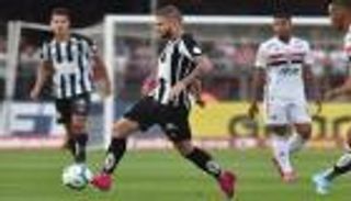 خطأ في رسم الملعب يوقف مباراة في البرازيل