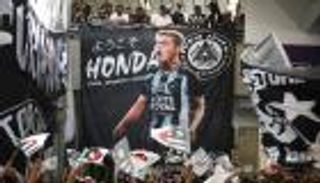 استقبال حاشد للياباني هوندا قبل بدء مغامرته البرازيلية